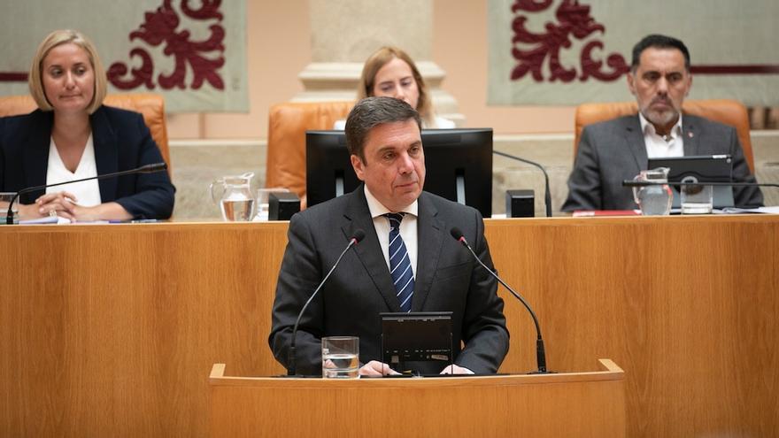 Alberto Galiana en el pleno del Parlamento de La Rioja