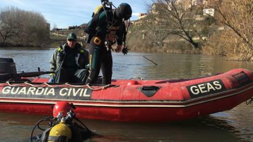 Guardia Civil rescate en el Ebro