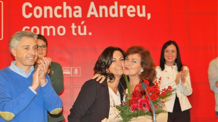Concha Andreu con Carmen Calvo