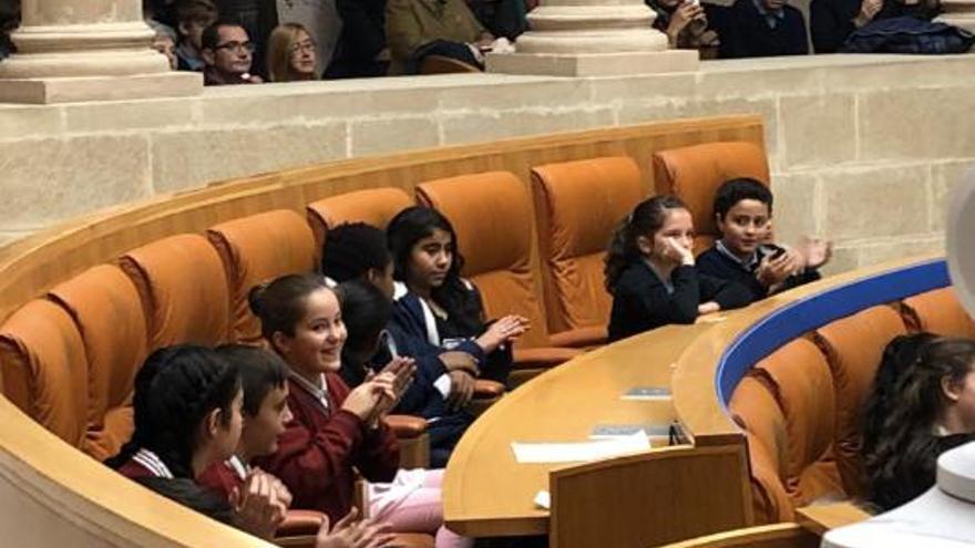 escolares en el Parlamento