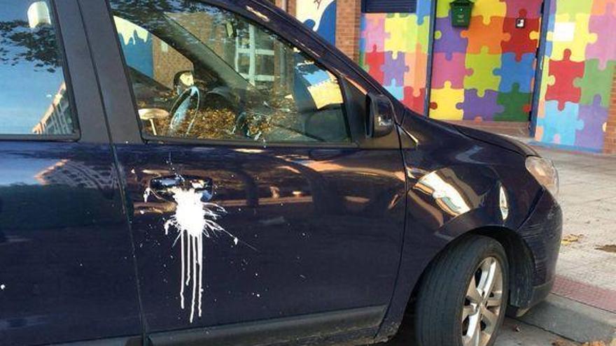 vandalismo en un coche en cascajos