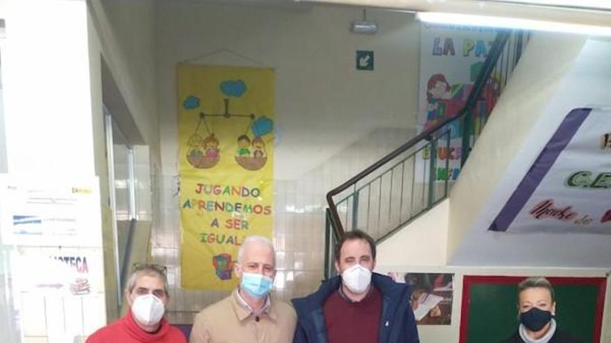 visita de Hermoso de Mendoza a un colegio