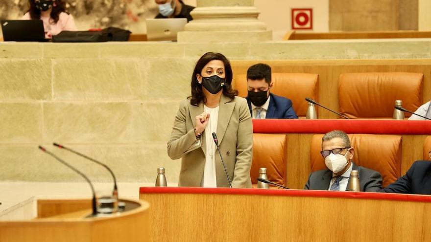 Concha Andreu en el Parlamento de La Rioja