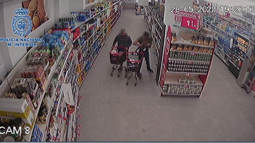 detenidos por robo en un supermercado