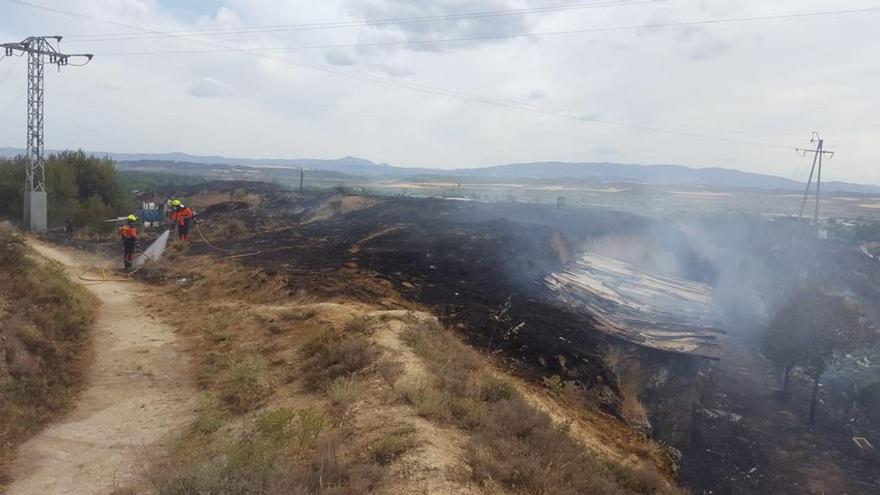 Bomberos de La Rioja intervienen en un incendio en Lodosa