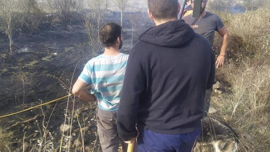 vecinos de Santurde colaboran en la extinción de un incendio