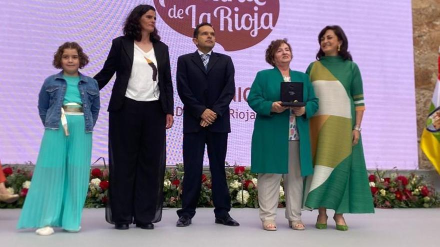 Entrega de la Medalla de La Rioja al Haro Rioja Voley
